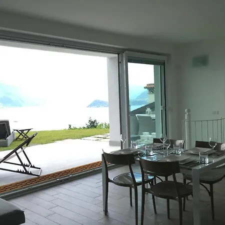 Sleeps 5 Pool Air Con *